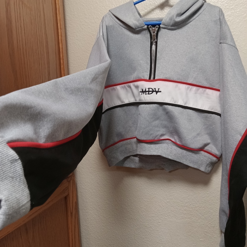 Maniere De Voir (MDV) size 10 crop hoodie